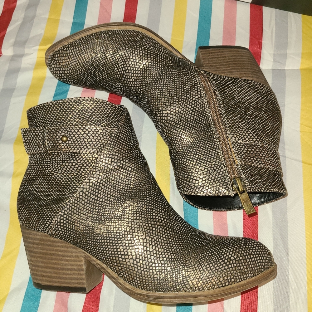 Corkys ○ Rory ○ Gun Metal
